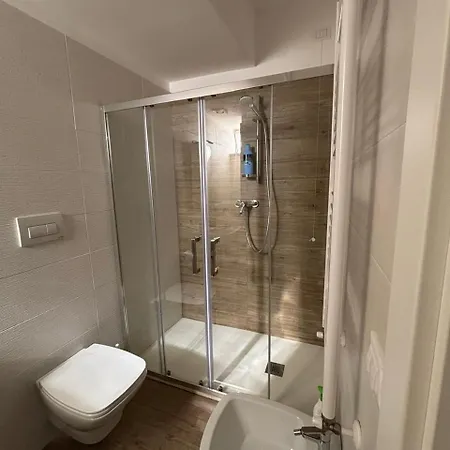 Host & C Apartment