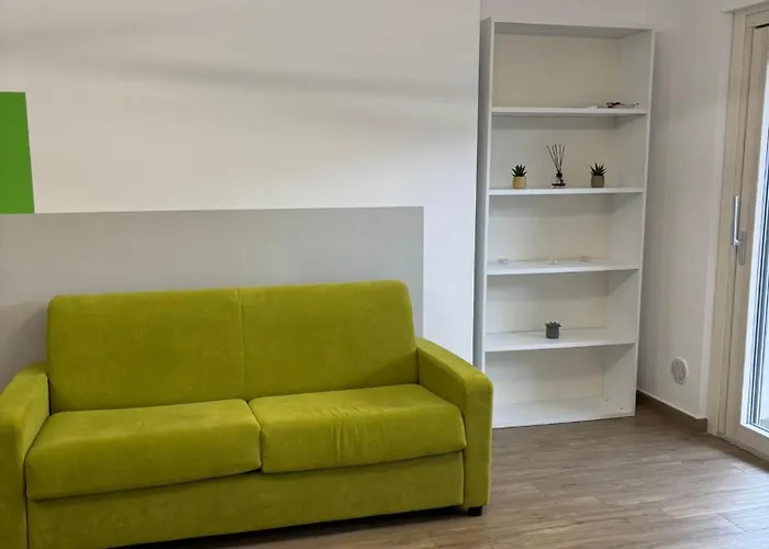 Host & C アパート